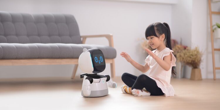 Let the Robot Help You! Taiwanese Nuwa Robotics Creates the Latest AI Robots for Delivering Meals, Chatting, and Cleaning Tables!