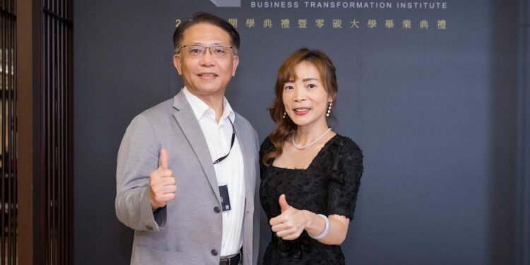 Bella Wang (right) believes the success of Zero⁺ College is due to the students' dedication and the generous contributions of mentors like Roger Wang (left). (Photography: TDEA)