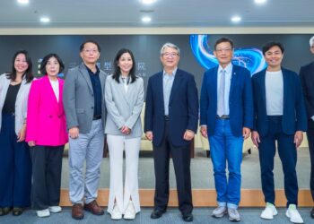 The inaugural annual summit of the Transformation LAB was held in Taipei, bringing together speakers from technology, retail, manufacturing, consulting, and multinational enterprises to explore leadership, judgment, and business transformation in the AI era. (Image: TDEA)